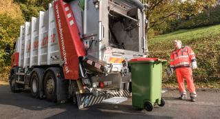 Müllfahrzeug mit Wertstoffscanner von Saubermacher